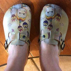 Cute Birkenstock like clogs